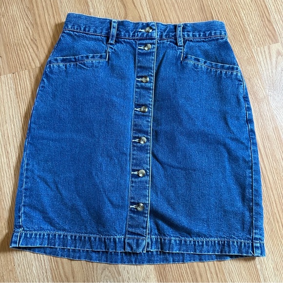 Eddie Bauer women’s size 8P vintage cotton denim button down skirt with pockets